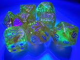 CHESSEX - Dados Poliédricos Borealis Canary/White Luminary - Gamesmart